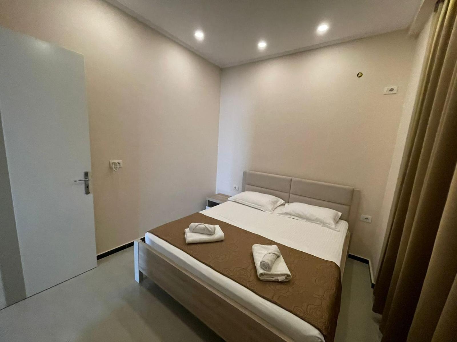 Seaside Apartmens Sarandë Exteriör bild