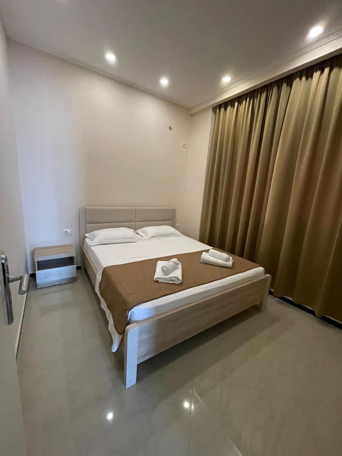 Seaside Apartmens Sarandë Exteriör bild