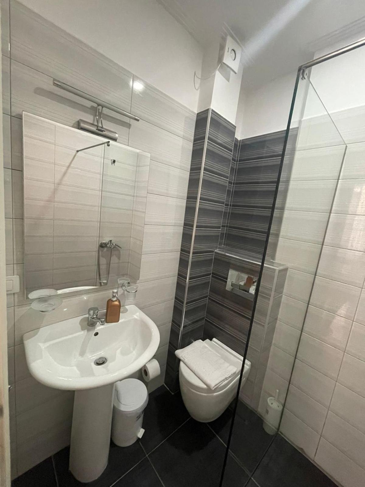 Seaside Apartmens Sarandë Exteriör bild