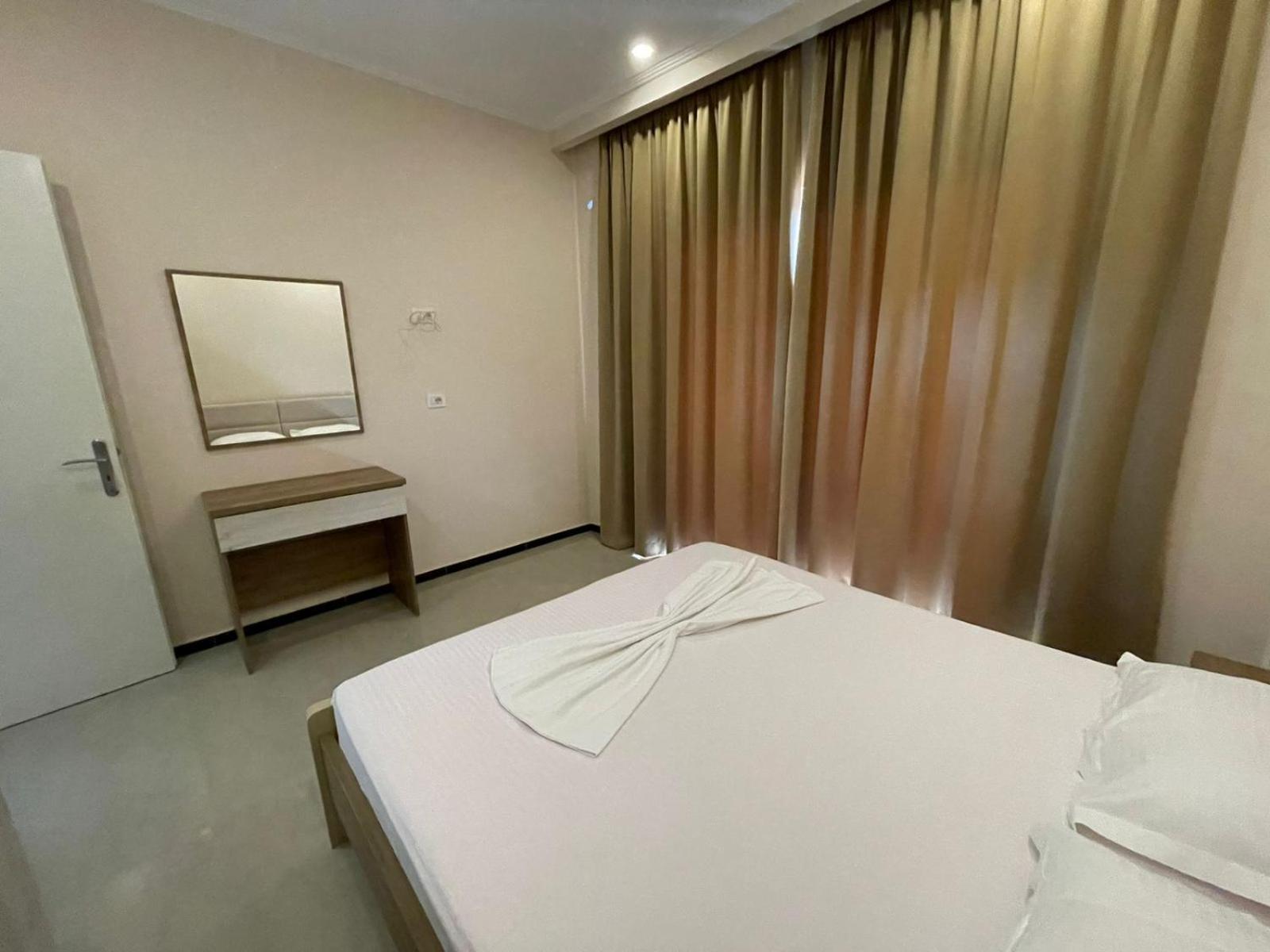 Seaside Apartmens Sarandë Exteriör bild